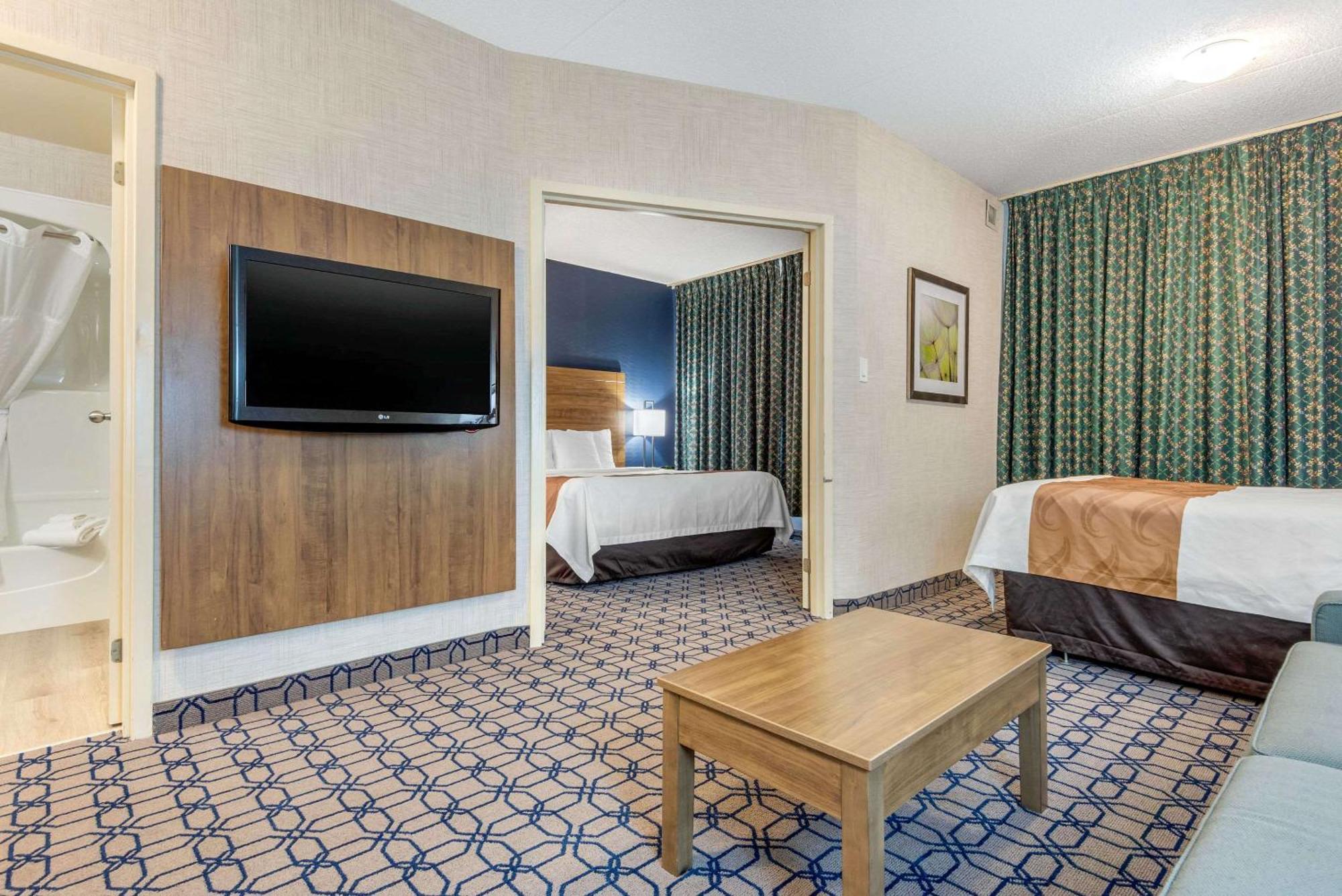 Quality Suites Whitby Buitenkant foto