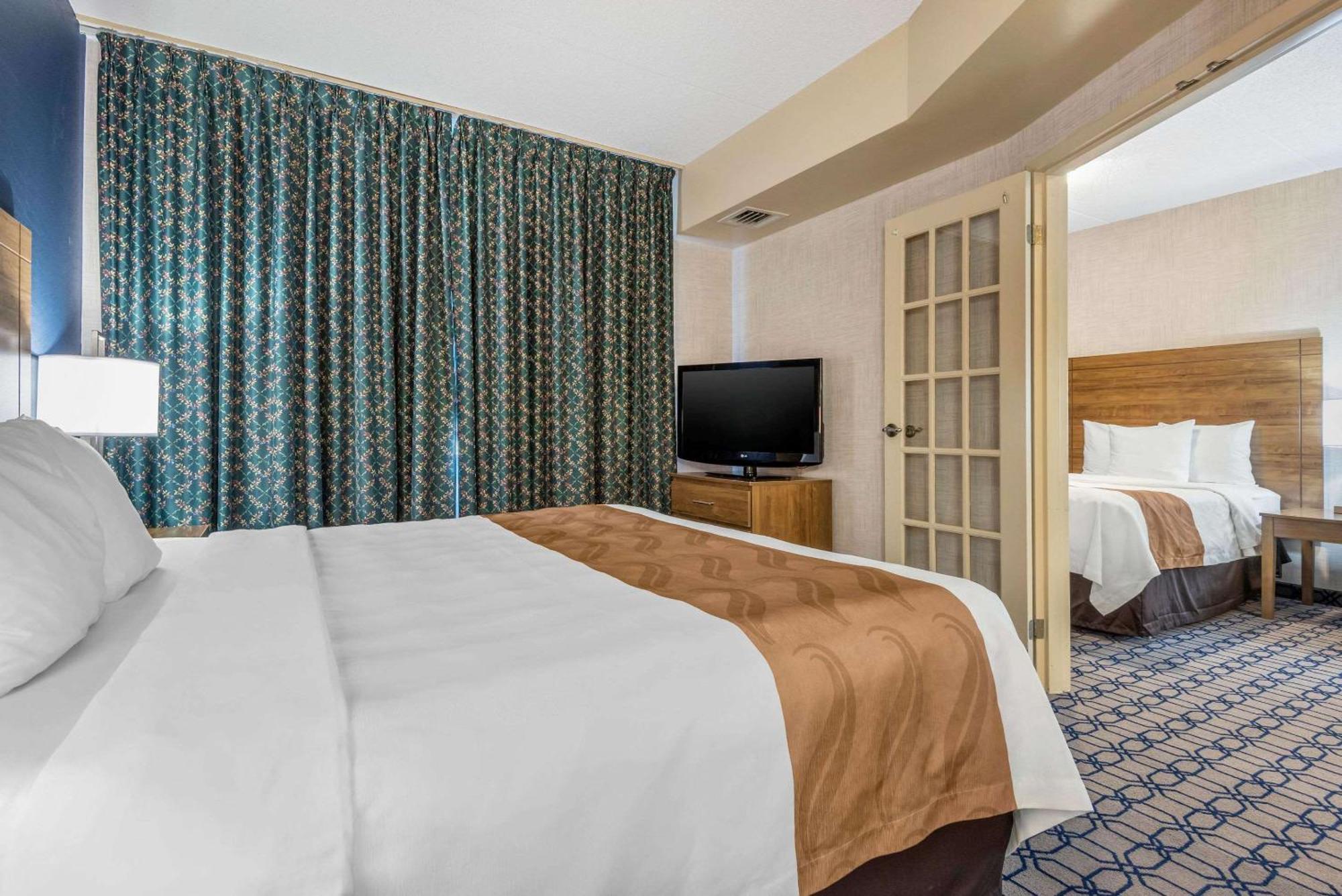 Quality Suites Whitby Buitenkant foto