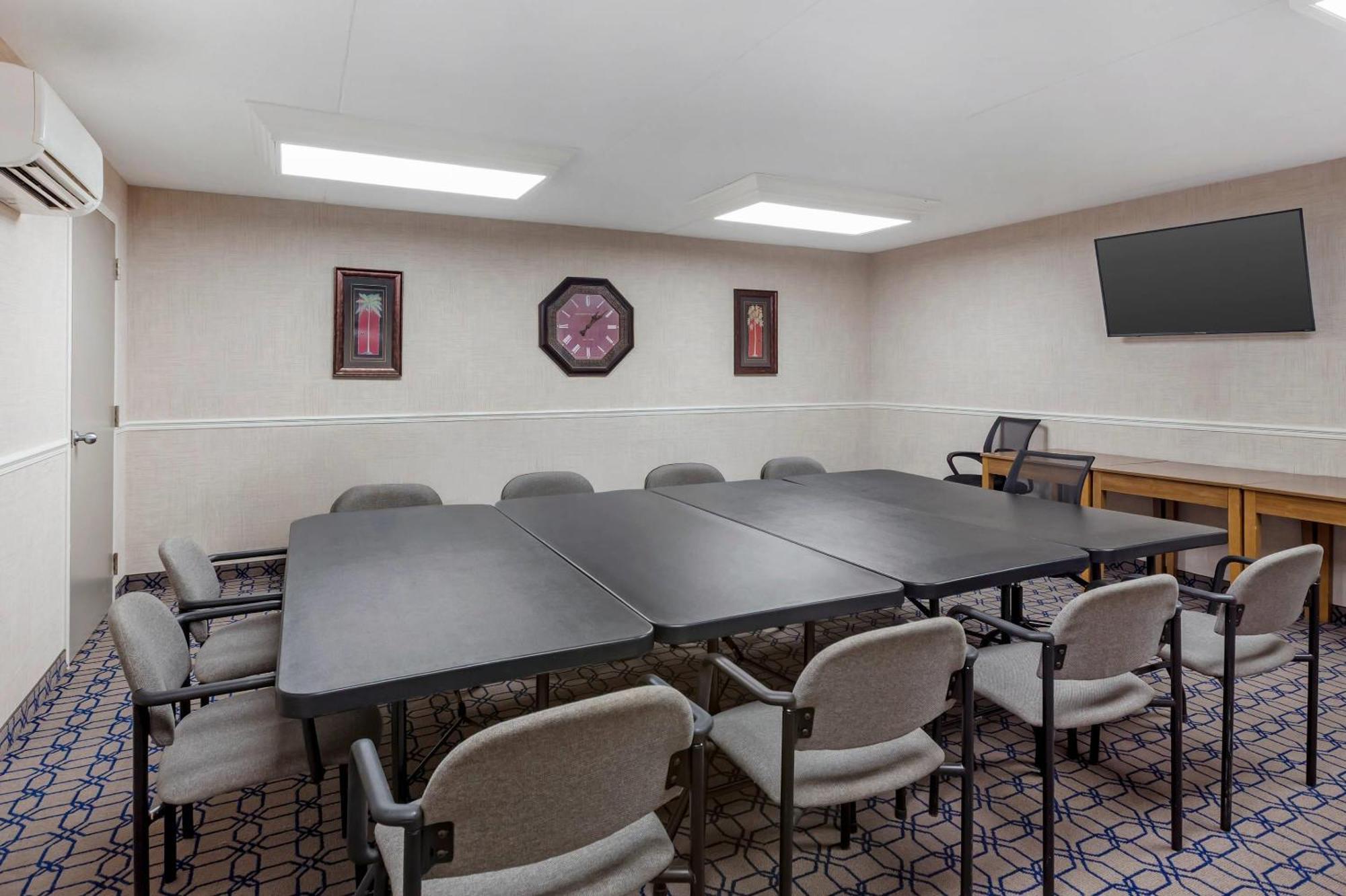 Quality Suites Whitby Buitenkant foto