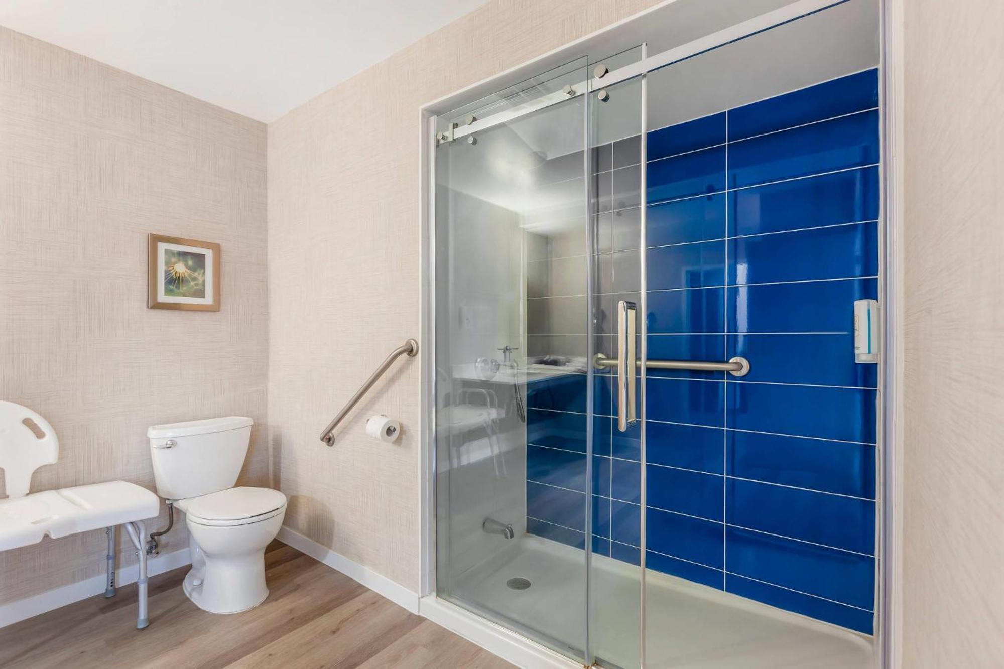 Quality Suites Whitby Buitenkant foto