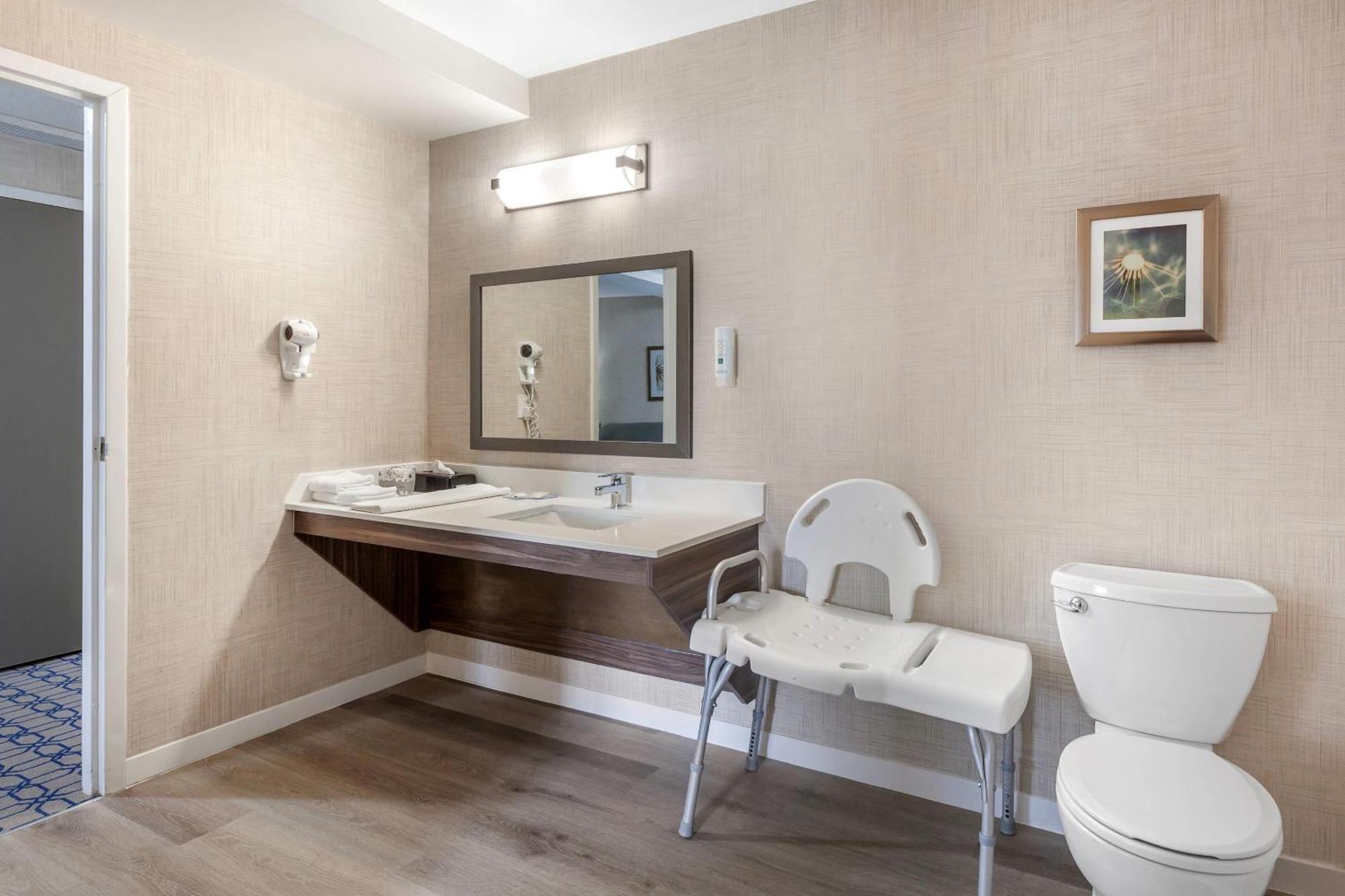 Quality Suites Whitby Buitenkant foto